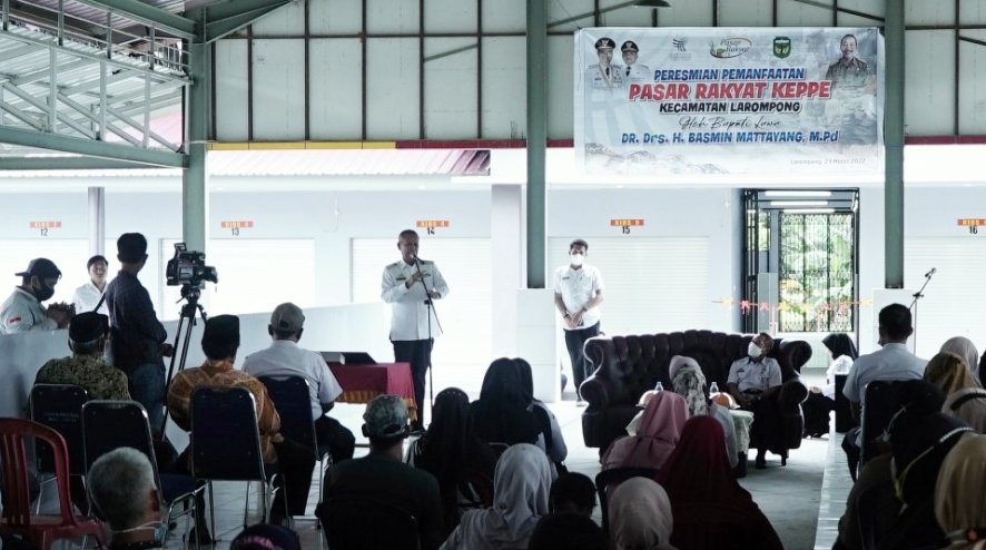 Bupati-Luwu-Resmikan-Pasar-Rakyat-Keppe