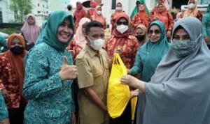 Peringati-Hari-Kartini-TP-PKK-dan-DWP-Luwu-Anjangsana-Ke-Panti-Asuhan