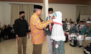 Bupati-Luwu-Lepas-124-Jemaah-Calon-Haji