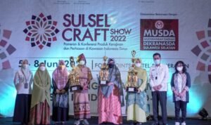 Dekranasda-Luwu-Sabet-Best-Booth-2-di-Sulsel-Craft-2022