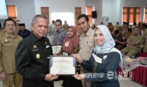 Mencapai-Target-Penerimaan-PBB-P2-Bupati-Luwu-Beri-Penghargaan
