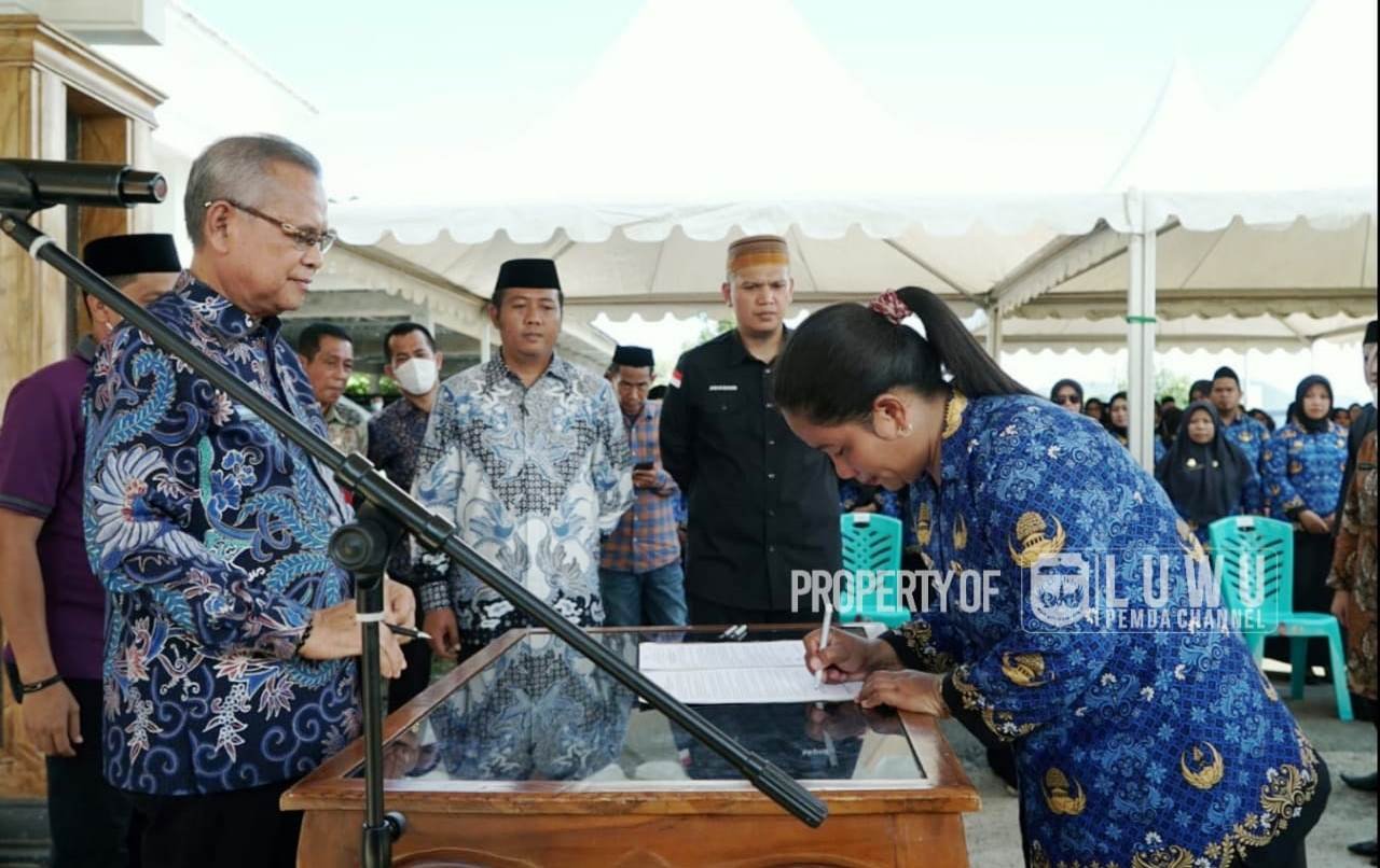Pengangkatan-PPPK-Formasi-2021-Bupati-Luwu-Serahkan-360-SK