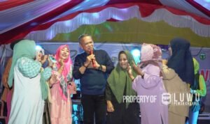 Hibur-Pengunjung-Pekan-UMKM-2022-Bupati-Luwu-Angkat-Lagu-Dangdut
