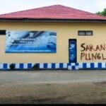 Kantor-Polres-Luwu-di-Coret-Dengan-Tulisan-Sarang-Korupsi-dan-Pungli
