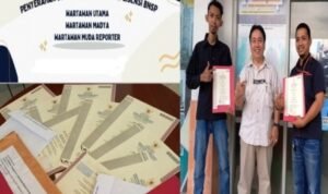 Asesor-BNSP-Fredrich-Kuen-Serahkan-Sertifikat-Kompetensi-Wartawan-Utama