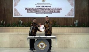 Bupati-Luwu-Serahkan-LKPD-Unaudited-Tahun-Anggaran-2022