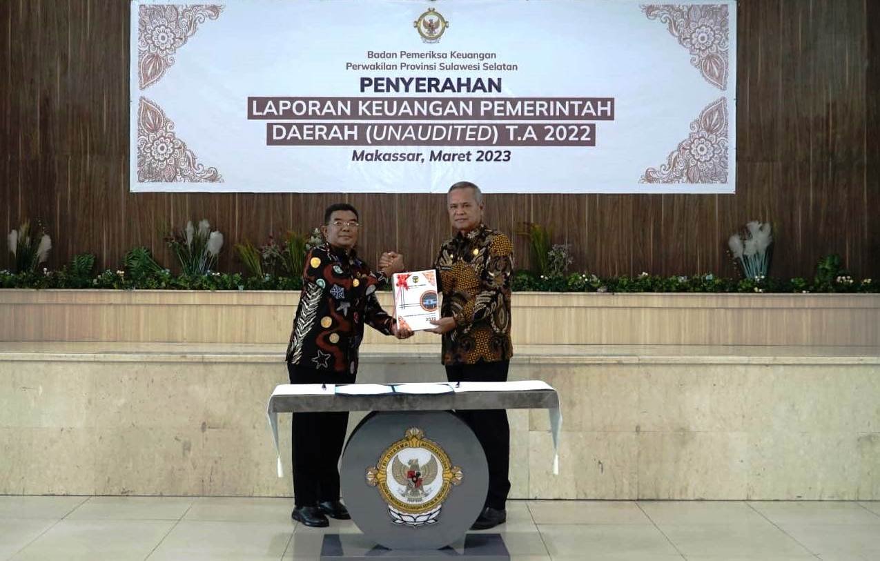 Bupati-Luwu-Serahkan-LKPD-Unaudited-Tahun-Anggaran-2022