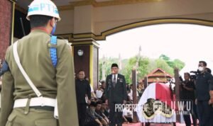 Pemerintah-Kabupaten-Luwu-Gelar-Upacara-Sipil-Pelepasan-Jenasah-Almarhum-Syukur-Bijak
