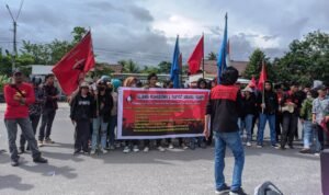 Tolak-Tambang-Emas-Ilegal-Massa-AMARA-Geruduk-Mapolres-Luwu-Utara