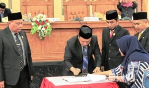 DPRD-Umumkan-Pemberhentian-Wakil-Bupati-Luwu