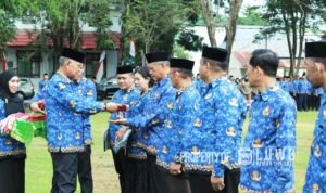 Pemkab-Luwu-Dukung-Gerakan-Pembagian-10-Juta-Bendera-Merah-Putih