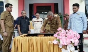 peresmian-kantor-camat-walenrang-luwu-oleh-bupati-Basmin-Mattayang