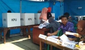 ilustrasi-kerja-KPPS-di-sebuah-TPS