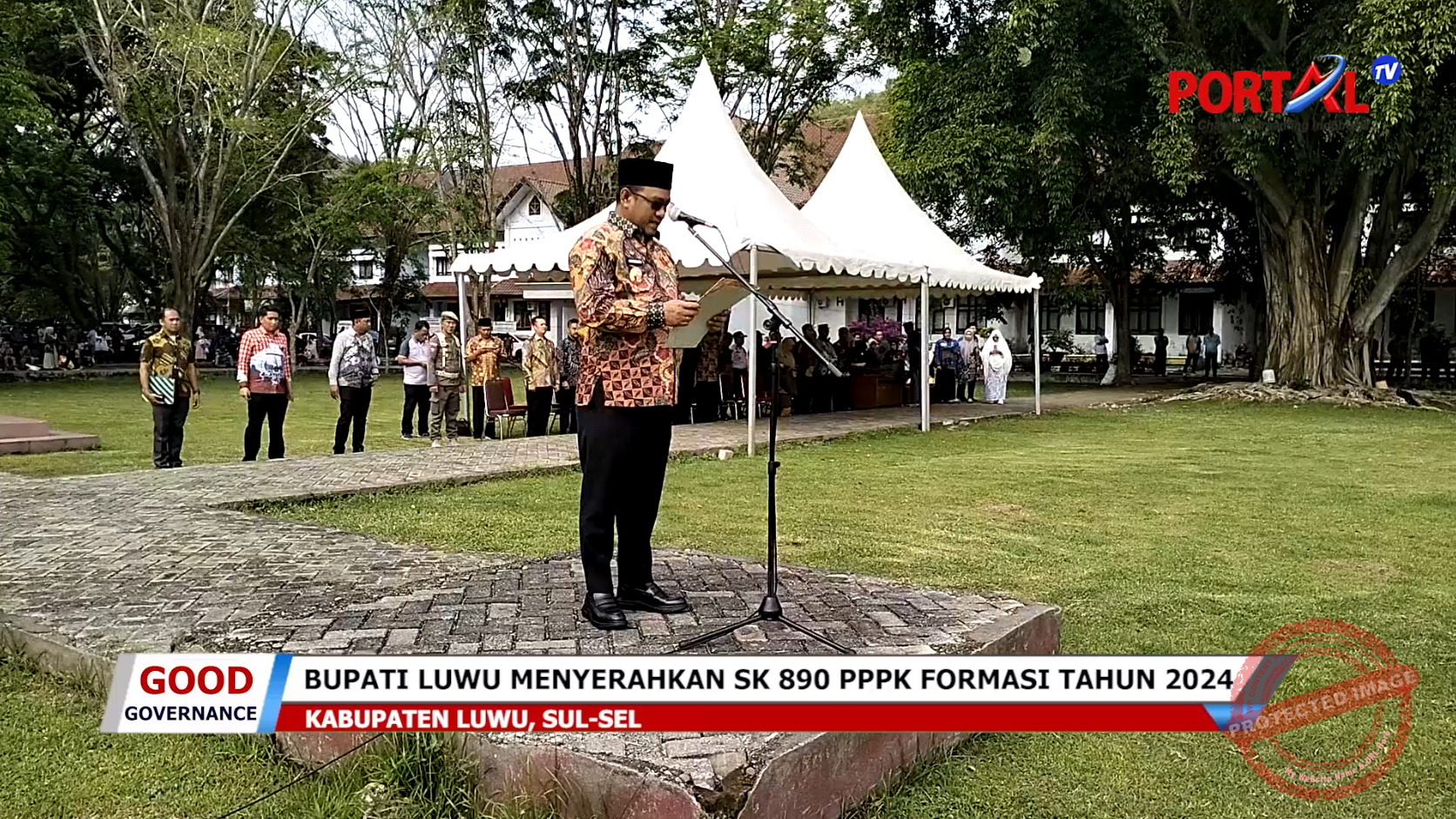 Bupati Luwu Menyerahkan 890 SK PPPK Formasi Tahun 2024