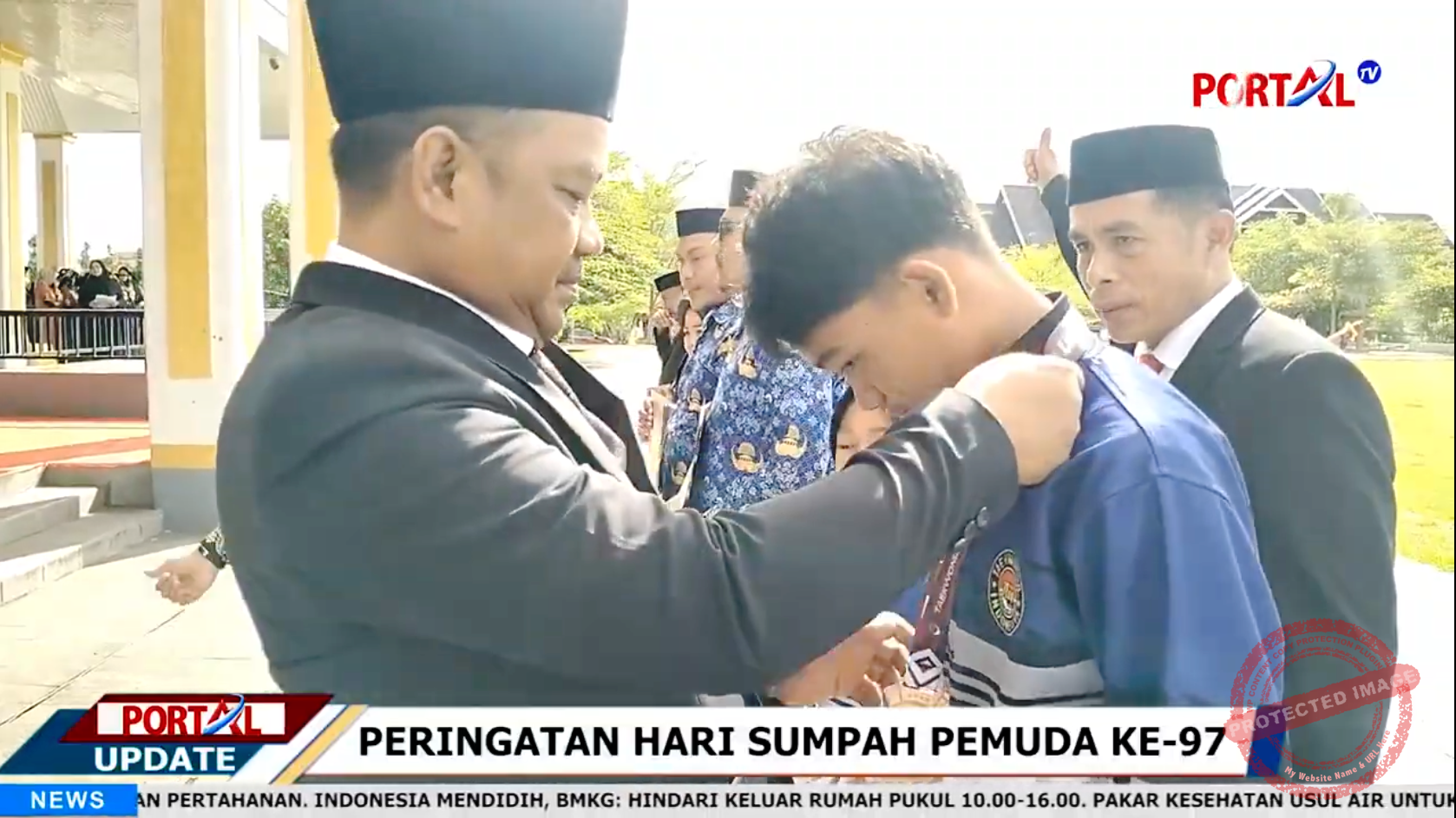 Peringatan Hari Sumpah Pemuda Ke-97, Bupati Luwu Berikan Sertifikat Penghargaan Kepada Sejumlah Pelajar Berprestasi