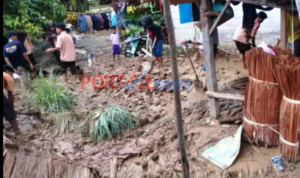 Banjir-Menerpa-Rumah-Warga2C-Aktifitas-Lumpuh
