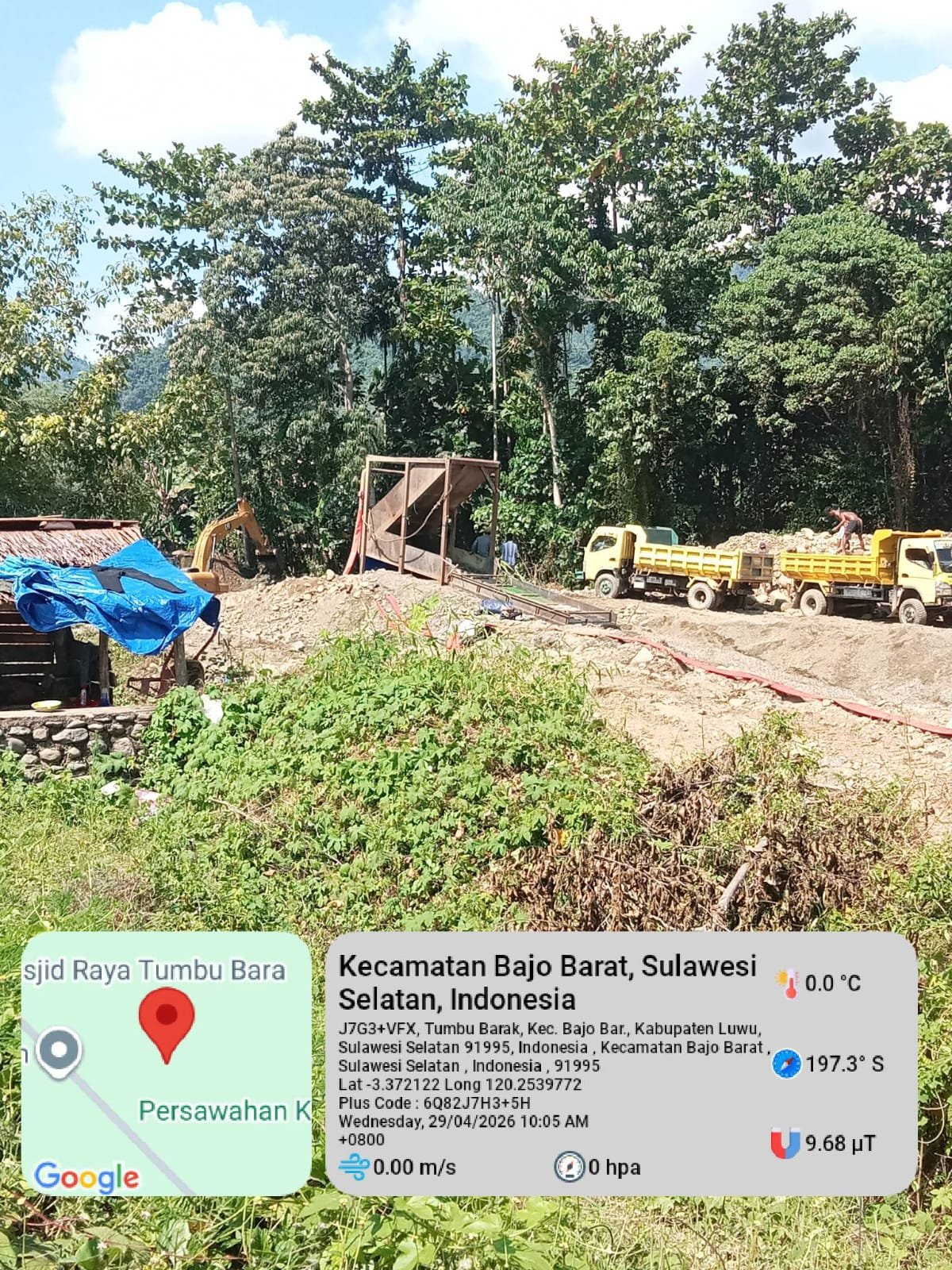 Ket : aktivitas pertambangan emas tanpa izin (PETI) menggunakan Excavator