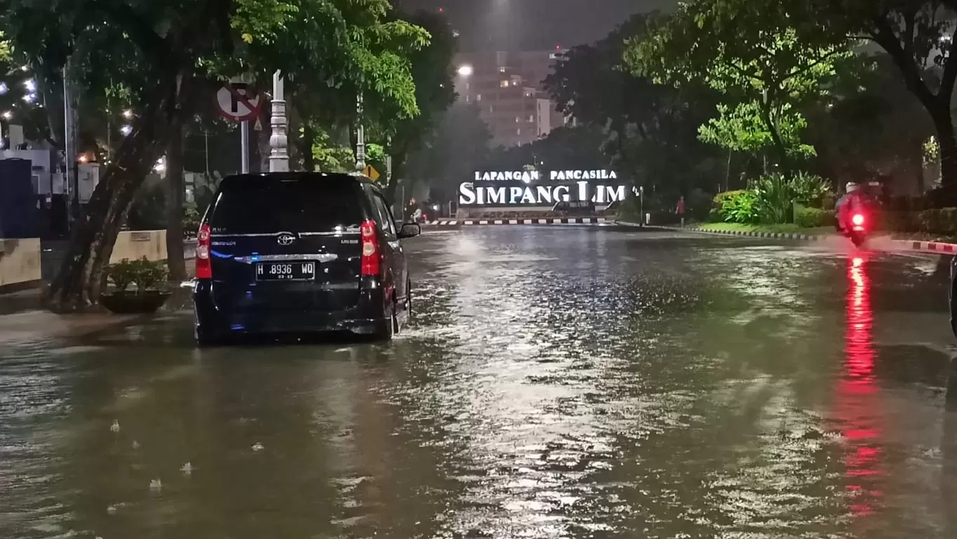 Kota-Semarang-Dikepung-Banjir-Akibat-Longsor-dan-Angin-Kencang